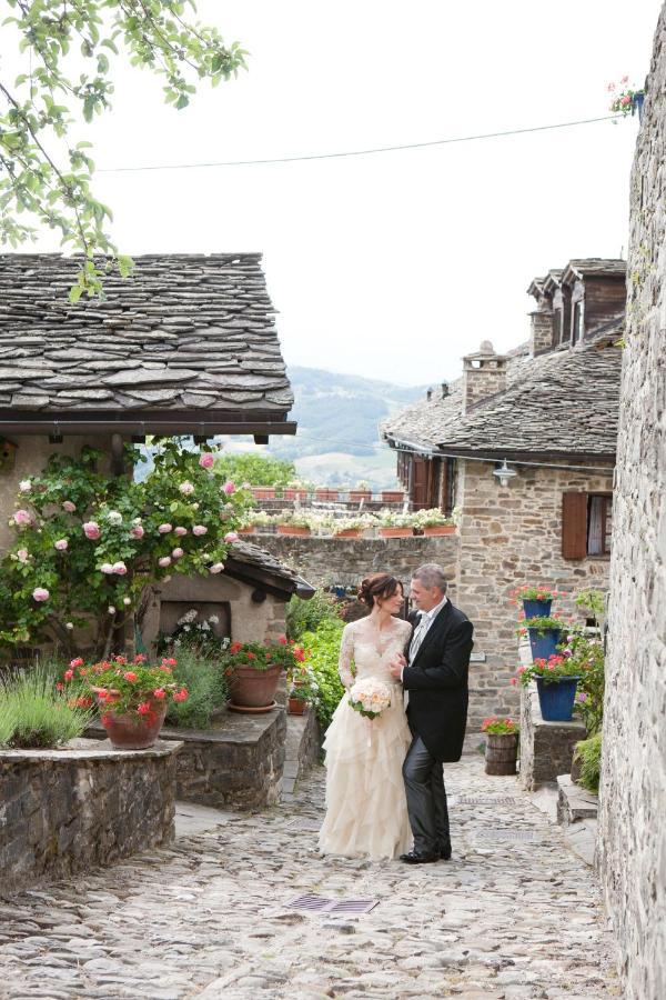 Borgo Casale Pensionat Albareto  Exteriör bild