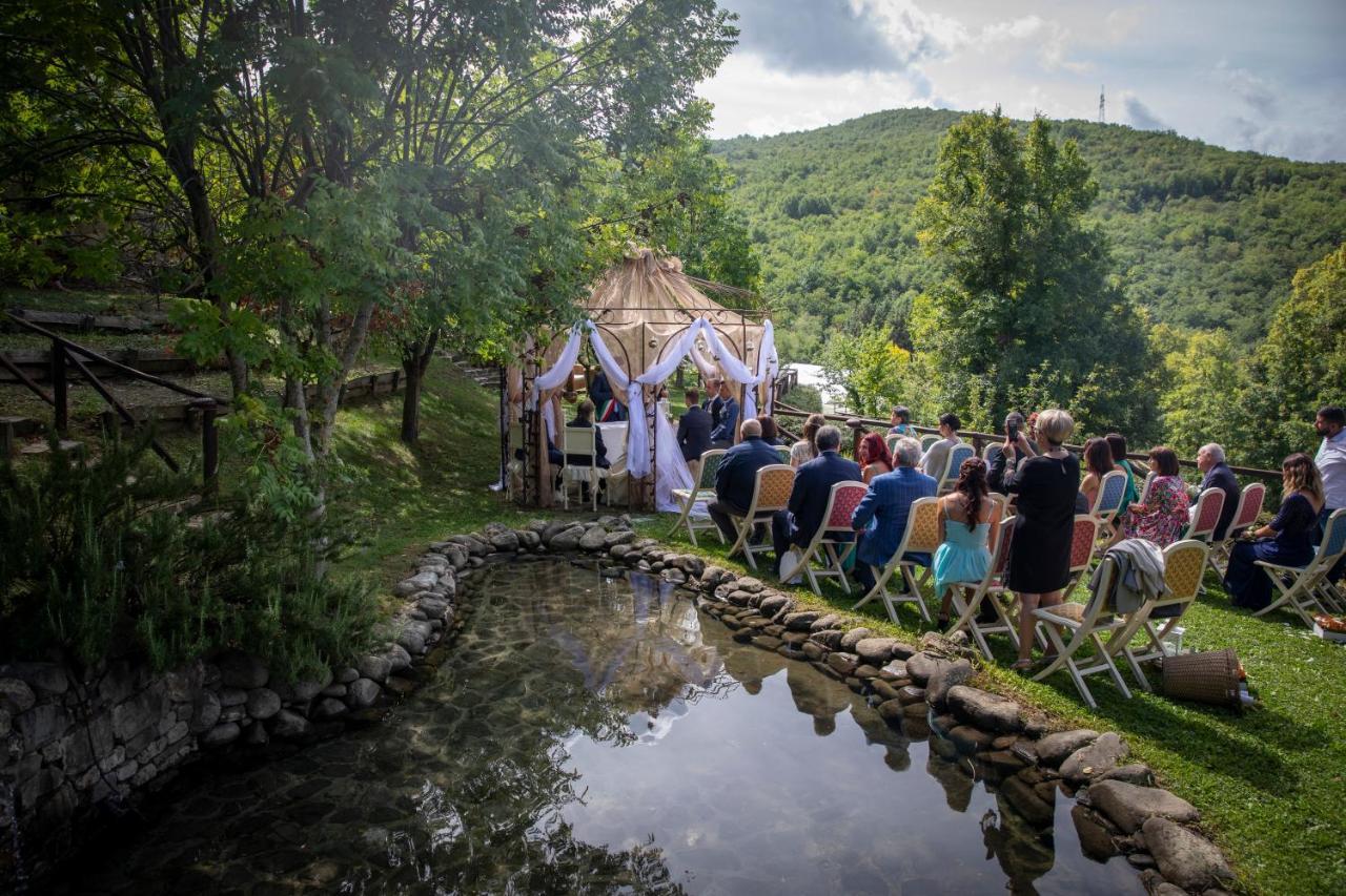 Borgo Casale Pensionat Albareto  Exteriör bild