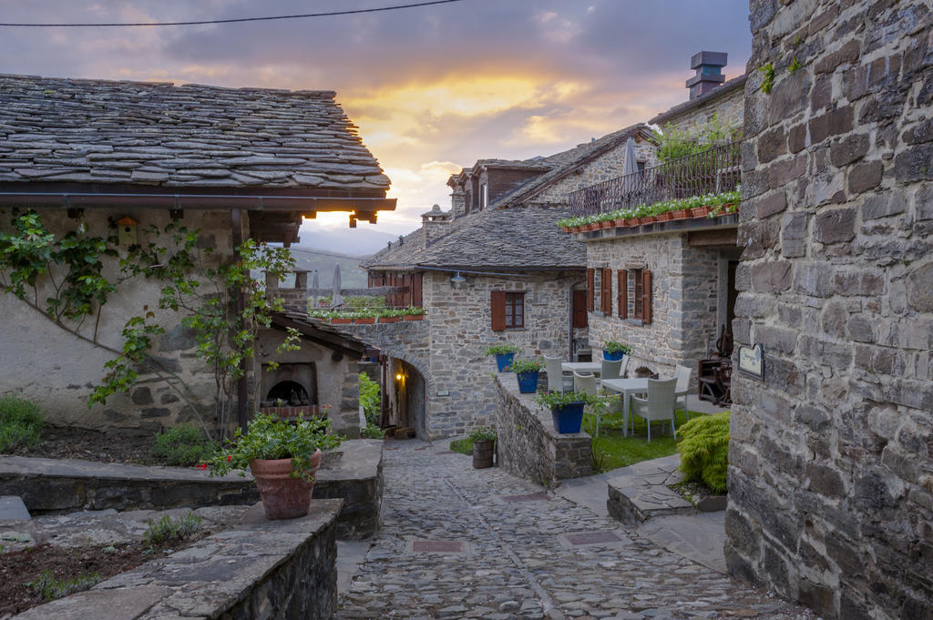 Borgo Casale Pensionat Albareto  Exteriör bild