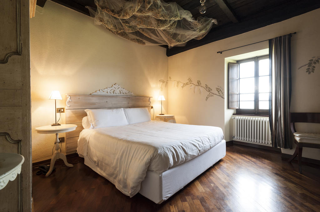 Borgo Casale Pensionat Albareto  Rum bild