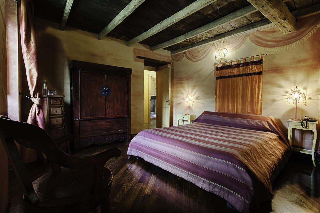 Borgo Casale Pensionat Albareto  Rum bild