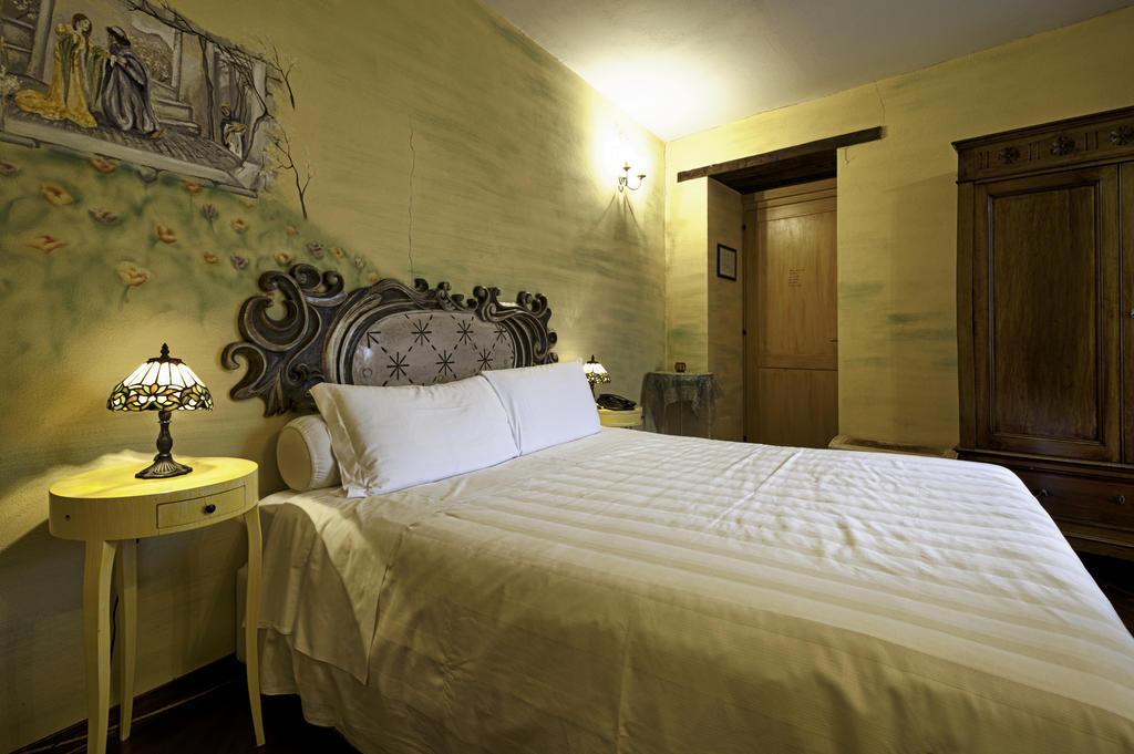Borgo Casale Pensionat Albareto  Rum bild